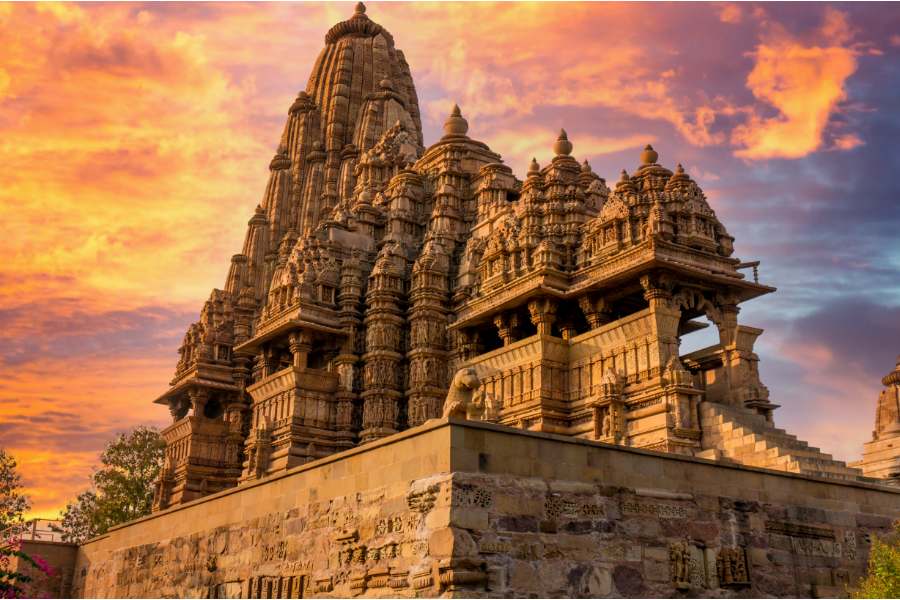 Golden Triangle Tour with Khajuraho and Varanasi